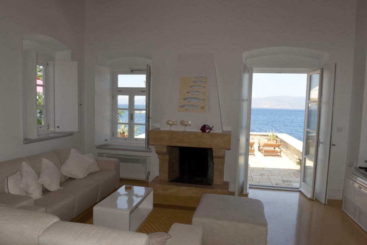 Hydra Kamini Beach Thea ภายนอก รูปภาพ